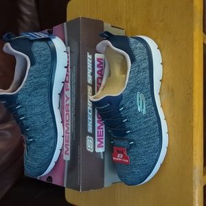 Sketchers Memory foam Tennis shoes